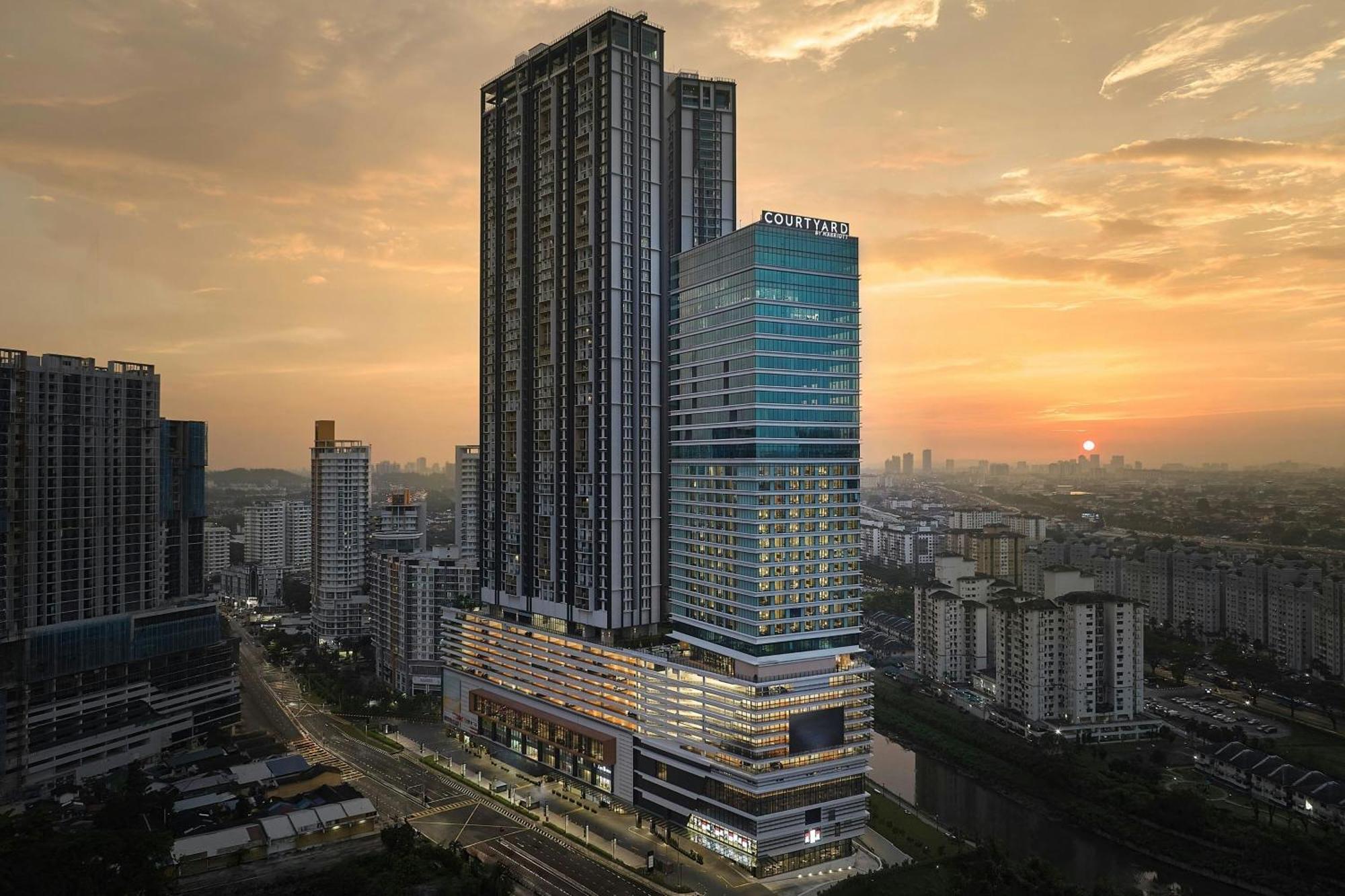Hotel Courtyard By Marriott Kuala Lumpur South Exterior foto